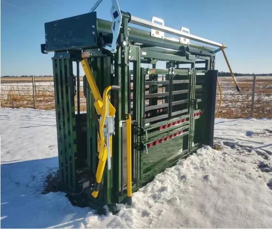 New Design Hydraulic Manual Chute Heavy Duty Powder Coating Hydraulic Cattle Squeeze Chute Manual Cattle Chutes