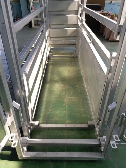 Factory Hot Sale Heavy Duty Steel Cattle Squeeze Chute Cattle Crush for Sale