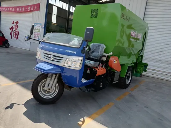 6 Cbm Diesel Three-Wheel Spreader Truck Tmr Feed Spreader