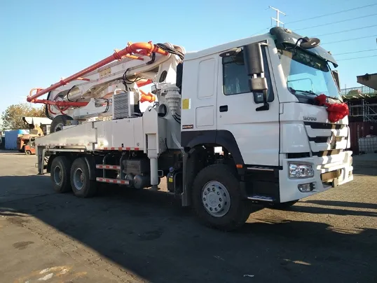 HOWO 6X4 Concrete Pump Truck with 50m 60m Reach Boom Construction Industry