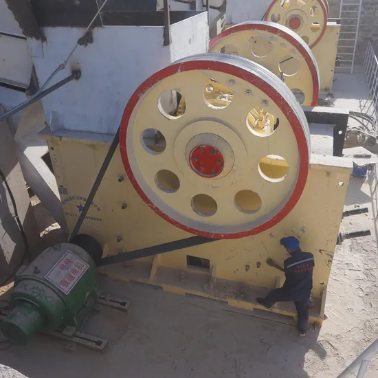 Durable PE150X250 Mobile Jaw Crusher and Vibrating Screen