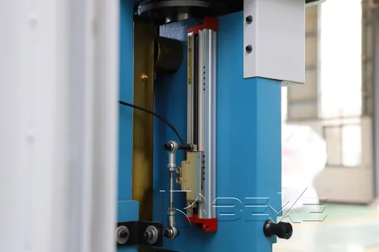 Hot Selling CNC 170t3200 Steel Plate with Da53t System 3+1 Axis Folder