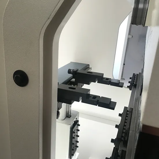 Standard 3 Axis 3p Four Wire System 380V 50Hz CNC Hybrid Press Brake