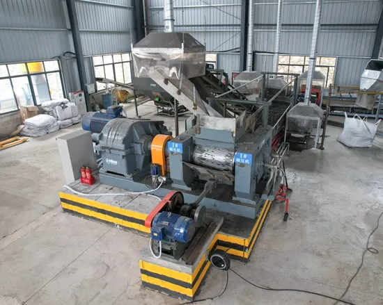 Environment Friendly Waste Tire Shredder for Recycling Equipment / Tire Shredding Machine