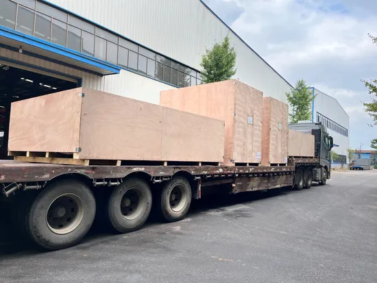 Loading for Rubber Silicone Compression Vulcanizing Moulding Machine with Experienced Worker