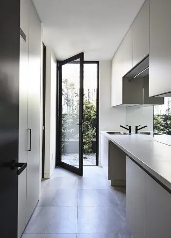 Gedeli Modern Insulated Front Entrance Doors Design Swing Aluminum Casement Door with Glass