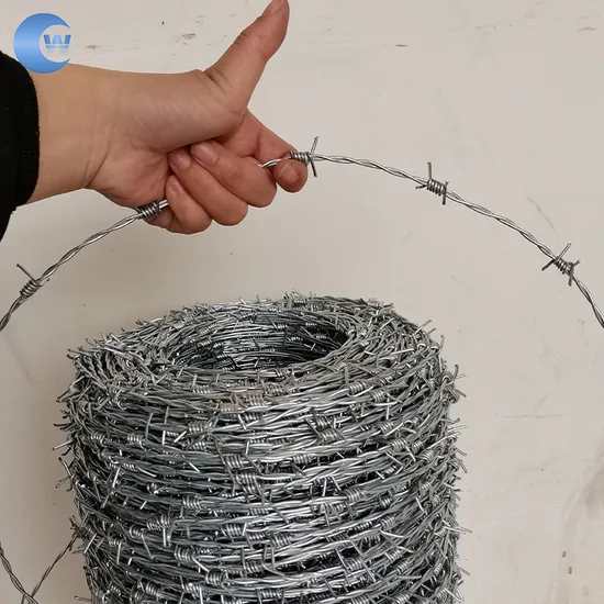 China Manufacturer Razor Wire Machine Make Silver Barbed Wire Fence/Barbed Wire
