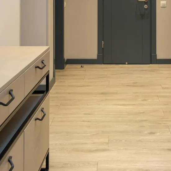Solid Core Waterproof WPC Spc Vinly Plank Flooring for Bathroom and Kitchen