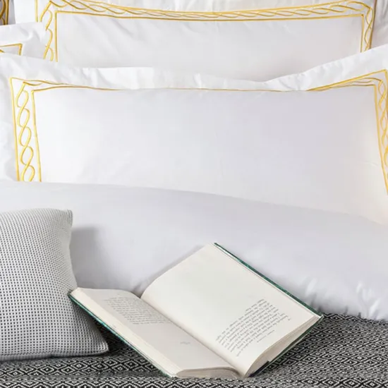 OEM/ODM Wholesale Luxury White Soft Duvets Covers 100%Cotton/Pure Silk Printed Bedsheet Comforter Set Home Bedroom Hotel Bedding