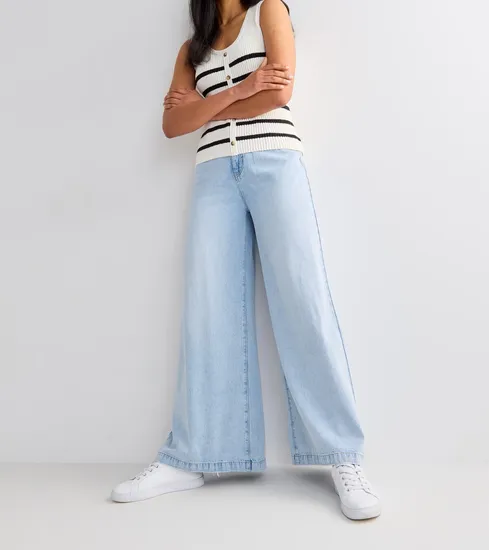 Chic and Comfortable Light Blue Wide-Leg Denim of Women