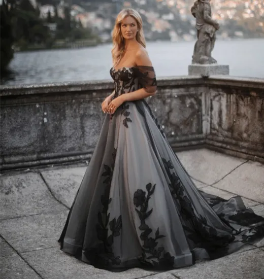 2024 New Style White Trailing Wedding Dress for Bride off-Shoulder Slim Wedding Dress Wholesale