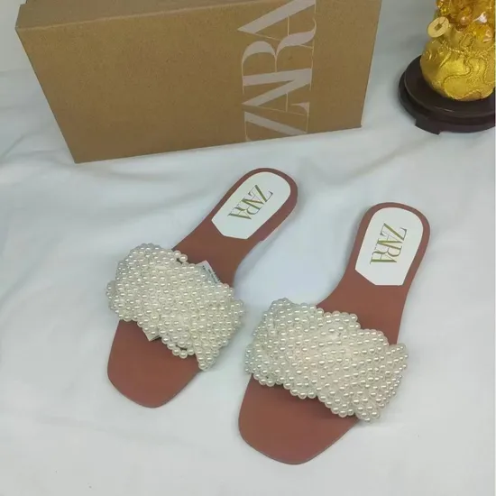 Women′s Fashion Pearl Flip-Flops Sandals Flats Beach Shoes Slippers