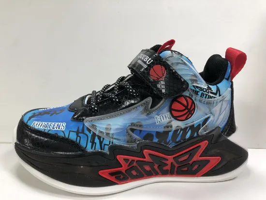 Women Men Lady′ S Shoes Flyknit Upper Lace EVA Outsole Cement