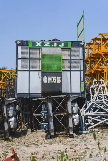 Construction Elevator Sc200/200 Passenger Hoist/Cargo Hoist Double Cage 2000kg