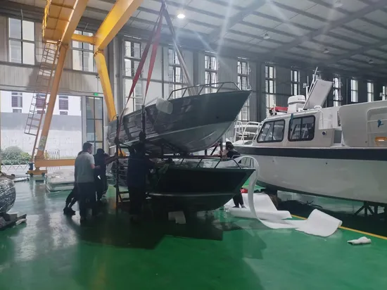 Qingdao Lanzhou Made 19FT Speed Aluminum Fish Yacht Center Console Boat with CE Certificate