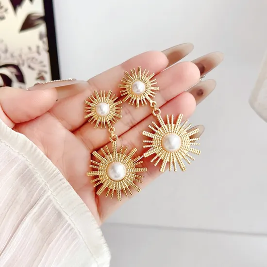 Suitable for Women′s Copper Plated Gold Sunflower Fashion Gifts, Jewelry Earrings