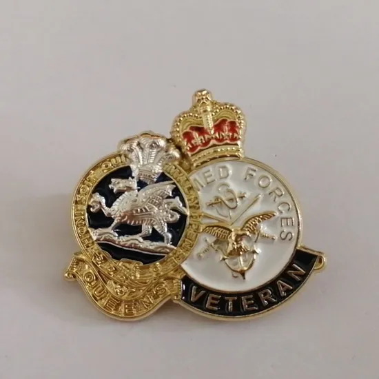 Wholesale Custom 3D Lapel Pin Badge in Gold and Silver Plating for Promotional Item