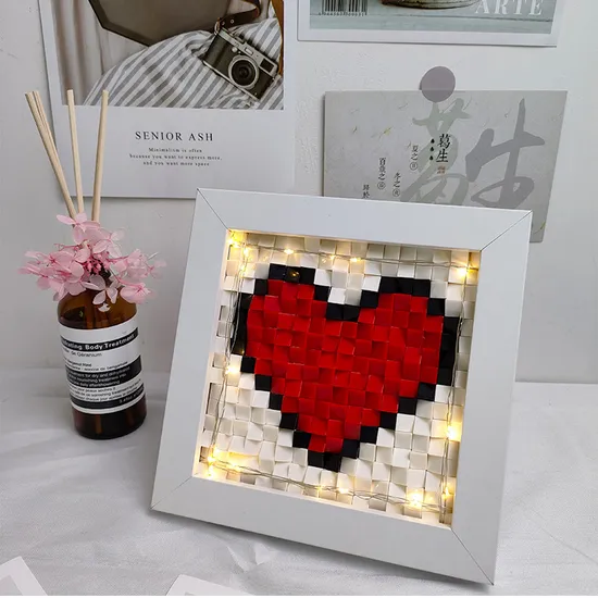 Modern Design Wooden Valentine`S Photos Frame Heart Shape Photos Frame