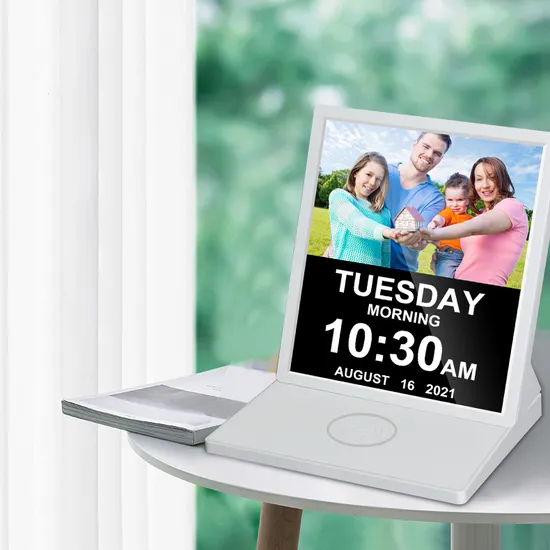 Cloud Server New Battery Operated Small Advertising Player with Charging Station