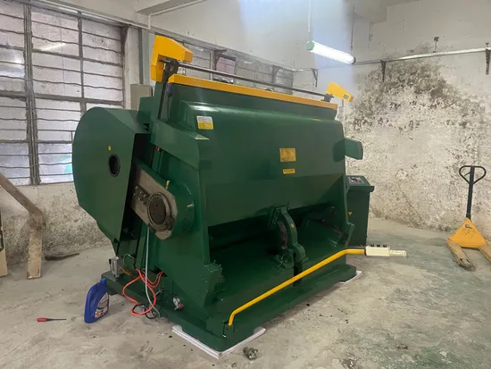 Efficient Cutting and Scoring Equipment for Diverse Material Types