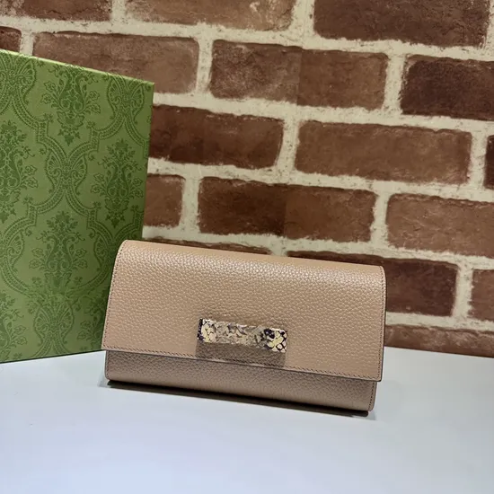 The New Rose Beige Leather Wallet Zipper Design Is Stylish and Simple