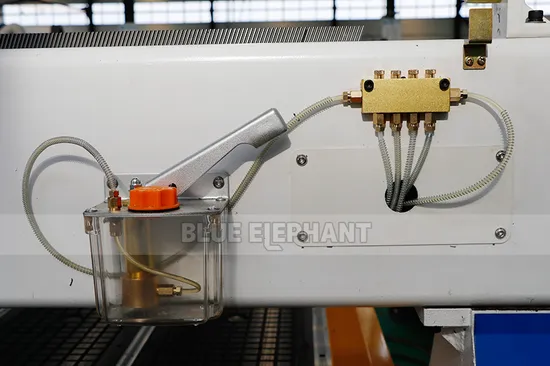 Effortless Shangdong China Manufacturer Supply 1325 CNC Router for Wave Board and Billboards for Sale in Peru