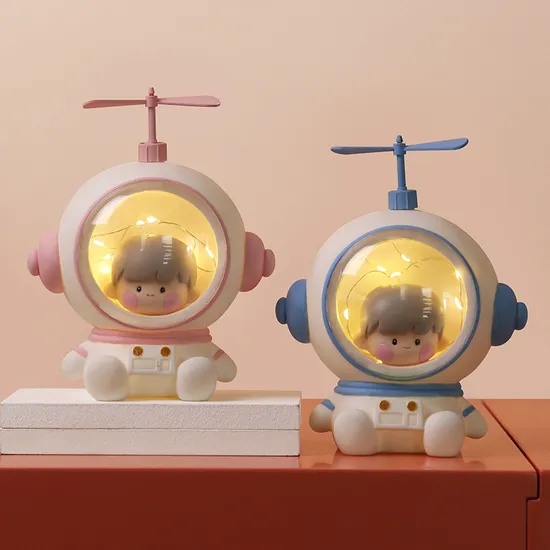 Astronaut LED Nightlight Creative Children′s Room Bedside Lamp Decoration Light Toy