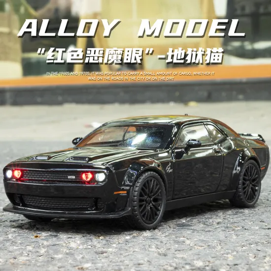 Die Casting 1: 32 Dodge Challenger Alloy Model Car Mould Pullback Sound and Light Metal Ornament Collection Super Model Car