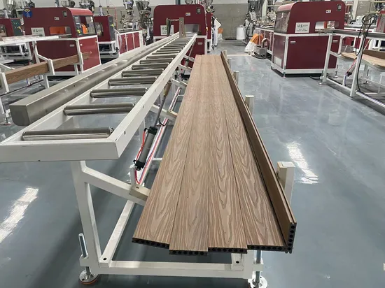 Anti-UV Flooring WPC Waterproof Co-Extrusion 3D Embossed Exterior Composite Decking
