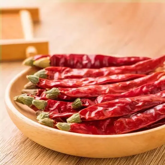 High Quality 100% Pure Vietnam Dried Chili Strong Flavor Dried Herb Spice Factory Wholesale Price Cheap in Vietnam