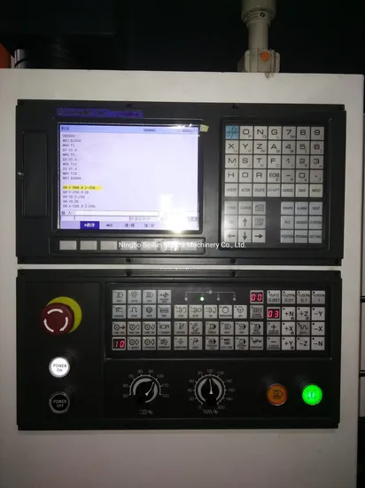 Vm650L 4 Axis CNC Vertical Milling Machine with Nc Dividing Head