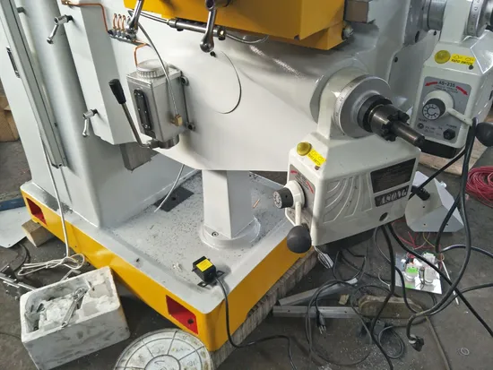 New Sumore Worktable Wooden Box ISO30/ISO40 China Univereal Vertical Turret Machine Milling