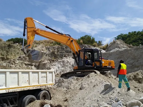 Factory Price Sy135c Crawler Hydraulic Excavator 13.5 Ton Excavator 73 Kw with Spare Parts