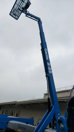 Genie 16m--38m Self-Propelled Telescopic and Articulating Boom Lift Cheap Price