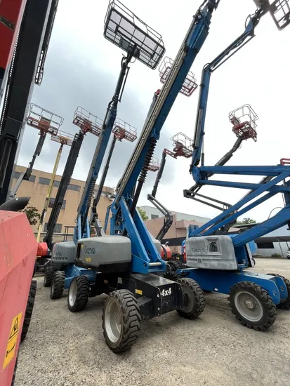Genie S65 Small Man Lift Electric Battery Drive Articulating Boom Lift